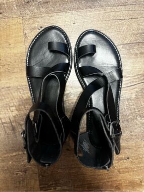 Women’s Universal Thread Sandals